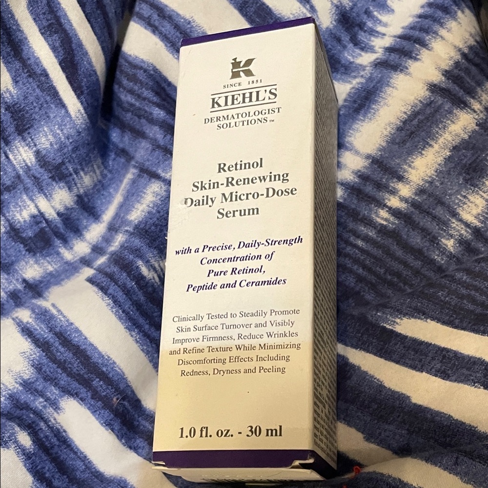 Kiehl's Retinol Skin-Renewing Serum in White and Blue